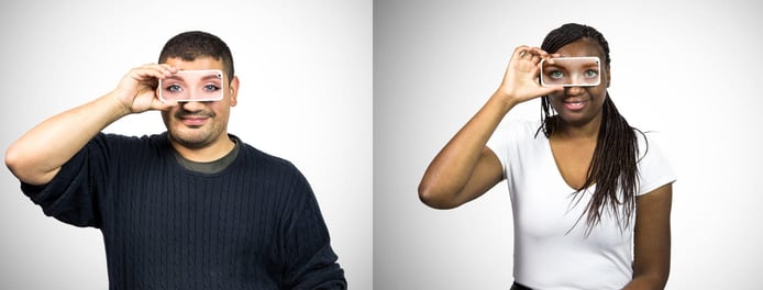 Photos depicting people using smartphones as their "eyes" Photos depicting people using smartphones as their "eyes"
