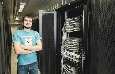 Photo of Hostens worker at datacenter in Lithuania