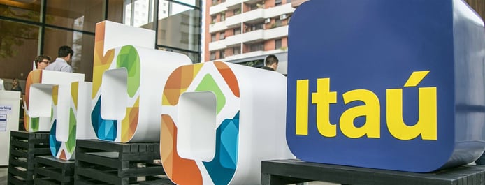 Cubo and Itaú 3D logos Cubo and Itaú 3D logos