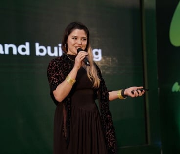 Photo of Daphne Monro speaking at a Hosting.com event