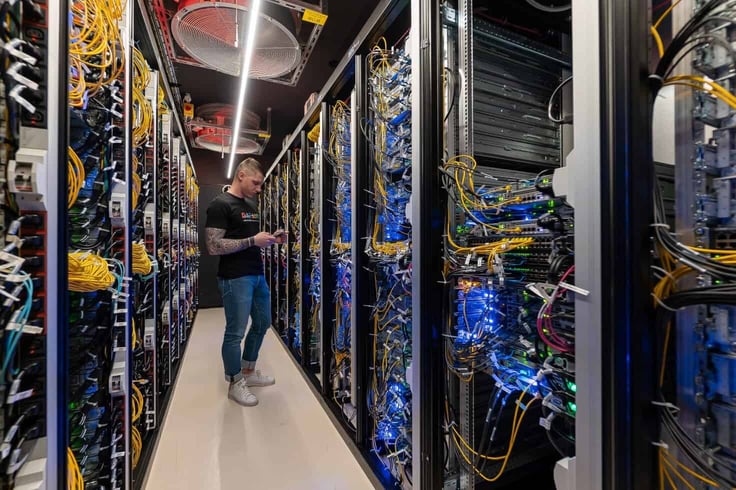 Data center operator in Infomaniak data center Data center operator in Infomaniak data center