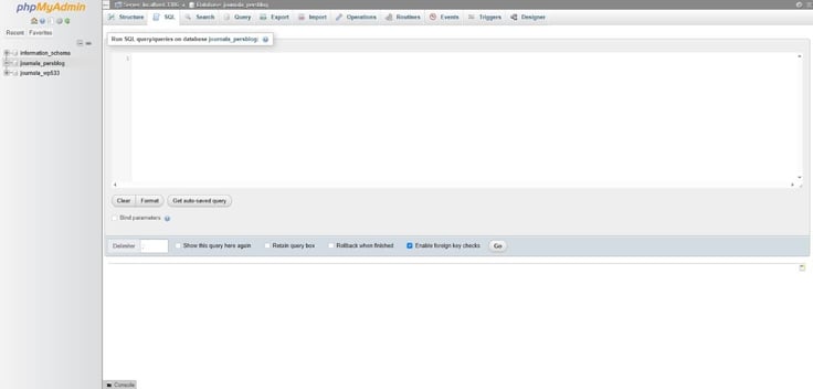The SQL section is open under phpMyAdmin